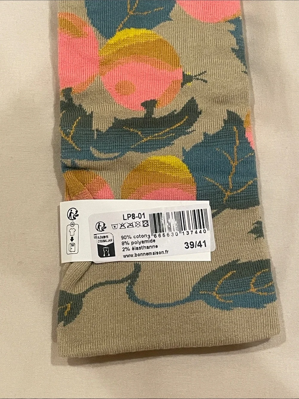 New Bonne Madison Women’s Peach Pattern Crew Socks